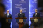 Nicolae Ciucă, Marcel Ciolacu és Kelemen Hunor – marad az együttműködés? | Fotó: gov.ro