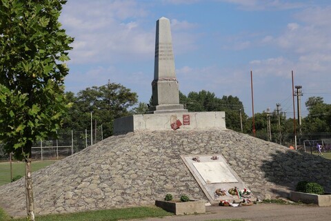 1881-ben emelték a vesztőhelyen álló obeliszket