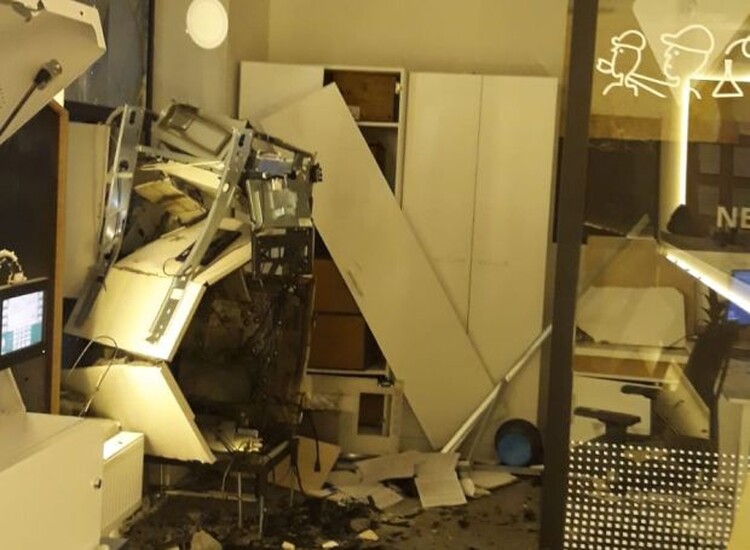 <em>Hír szerkesztése</em> Felrobbantottak egy bankautomatát Újaradon