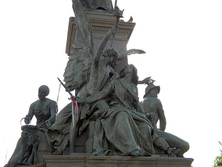 Zala György monumentális alkotása, a Szabadság-szobor allegorikus alakjai az első kötet megjelenése után, 2004-ben kerültek ismét köztérre | Fotó: Pataky Lehel Zsolt
