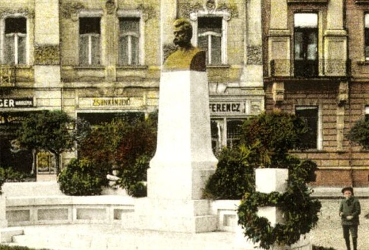 Csiky Gergely szobra egykor aradi köztéren állt | Forrás: szoborlap.hu