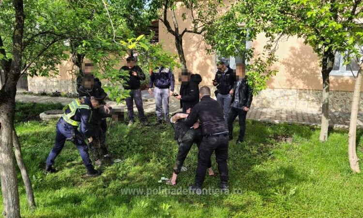A két gyanúsított őrizetbe vétele | Fotó: politiadefrontiera.ro