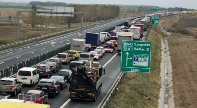 <em>Hír szerkesztése</em> Nehézkes a kamionforgalom a román–magyar határon