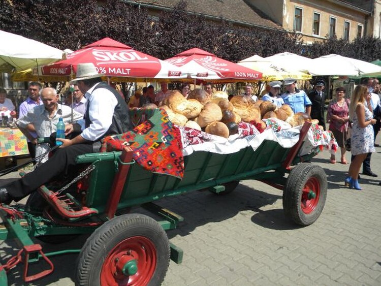 <em>Hír szerkesztése</em> Az új kenyér ünnepe Pécskán [AUDIÓ]