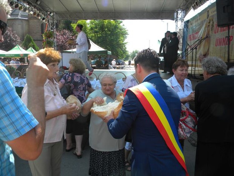 <em>Hír szerkesztése</em> Az új kenyér ünnepe Pécskán