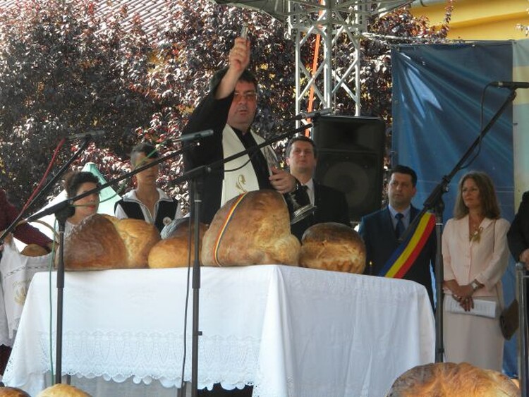 <em>Hír szerkesztése</em> Az új kenyér ünnepe Pécskán [AUDIÓ, VIDEÓ]