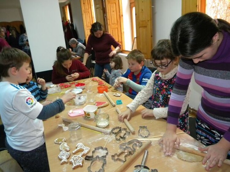 <em>Hír szerkesztése</em> Ünnepi kézműves-foglalkozások gyerekeknek [AUDIÓ]
