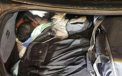 A csomagtartóban is elrejtőztek | Fotó: politiadefrontiera.ro