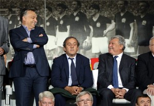 Orbán Viktor, Michel Platini és Csányi Sándor a keddi Magyarország–Észtország találkozón