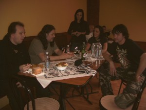 Az együttes tagjai Lovas Gábor egy 2009 áprilisi aradi fellépés előtt