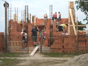 Holland fiatalok is részt vettel az önkéntes munkában két évvel ezelőtt