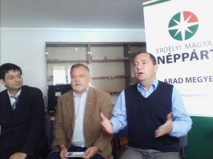 Burián Sándor Arad megyei EMNP-elnök, Zatykó Gyula partiumi régióelnök, és Szilágyi Zsolt államfőjelölt, az EMNP alelnöke