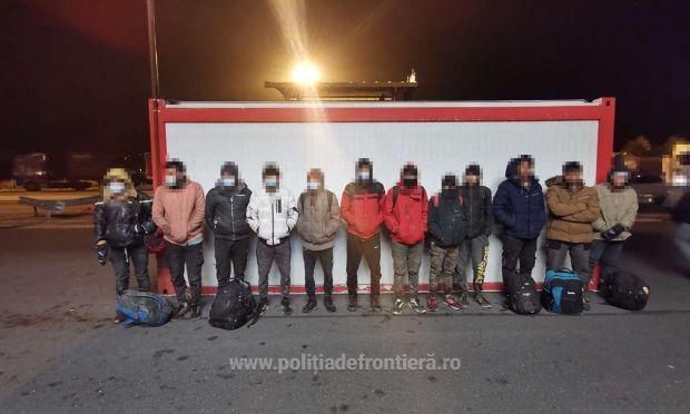 <em>Hír szerkesztése</em> Egy kamionba rejtőzve próbált Magyarországra jutni tizenkét afgán