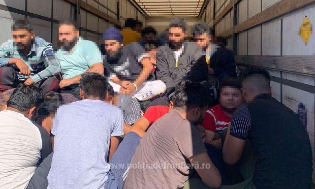 <em>Hír szerkesztése</em> Több mint hetven migránst találtak egy kamionban