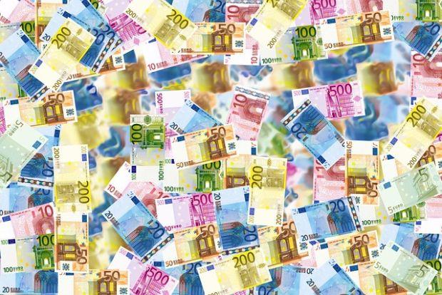 <em>Hír szerkesztése</em> Új történelmi mélypont: egy euró 4,9783 lejt ér