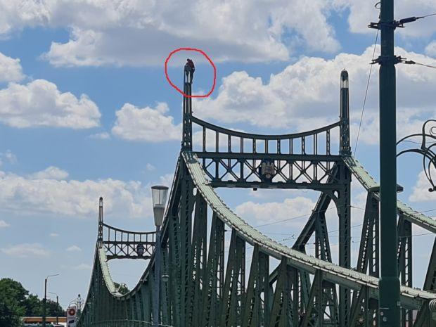 <em>Hír szerkesztése</em> Öngyilkossággal fenyegetőzött egy férfi az újaradi hídon