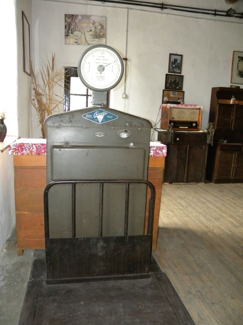 Az 1866-ban gyártott mázsáló ma is működik