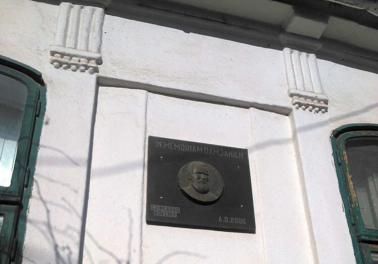 Damjanich-emléktábla