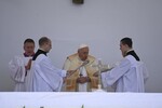 Ferenc Pápa a vasárnapi szentmisén | Fotó: MTI/Koszticsák Szilárd
