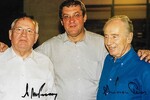 Mihail Gorbacsov, Zolcer János és Simon Peresz 2001-ben Jeruzsálemben | Forrás: gorbititkai.hu 