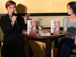 A szerző, Kézdi Imola és Kelemen Kinga dramaturg a Lélekporc bemutatóján | Forrás: a színésznő Facebook-oldala