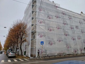 Felállványozták a könyvtárépületet | Fotó: Pataky Lehel Zsolt