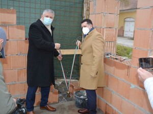 <em>Hír szerkesztése</em> Időkapszulát helyeztek el a pécskai magyar óvoda és bölcsőde alapzatába [AUDIO, VIDEO]