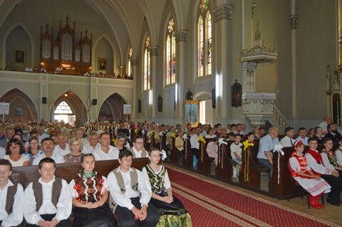 Megtelt a templom az ezüstmisén