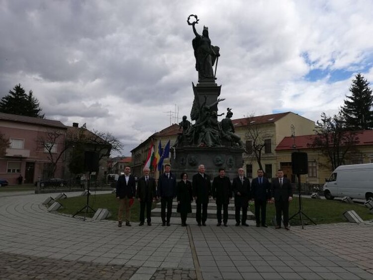 <em>Hír szerkesztése</em> „Nem engedhetjük meg magunknak az ellenségeskedés luxusát” [AUDIÓ]