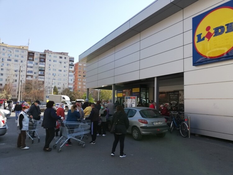 <em>Hír szerkesztése</em> Három napig este 11-ig nyitva tarthatnak az élelmiszerüzletek