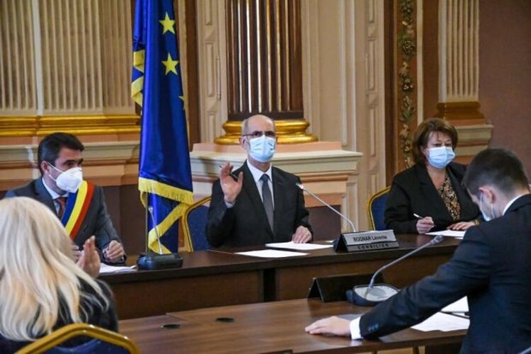 <em>Hír szerkesztése</em> Megalakultak a városi szakbizottságok, Mészár Sándor még nem tette le az esküt