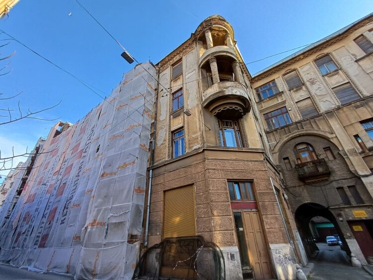 Az aradi Bohus-palota felújítás alatt, idén februárban | Illusztráció: Pataky Lehel Zsolt