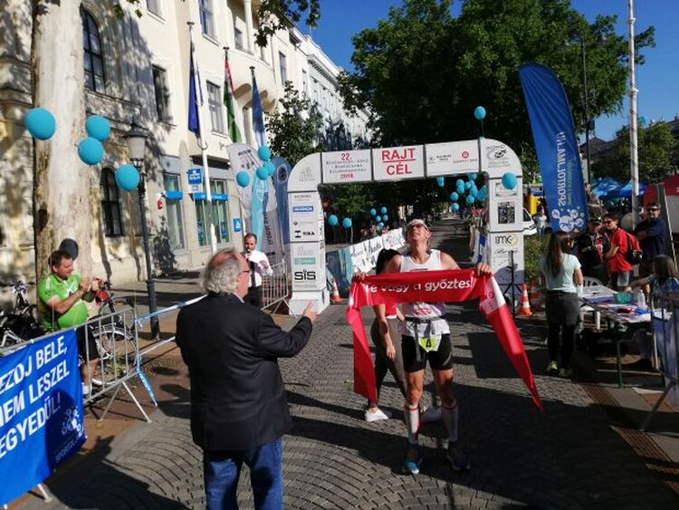 <em>Hír szerkesztése</em> Mindenki versenye a szupermaraton [AUDIÓ]