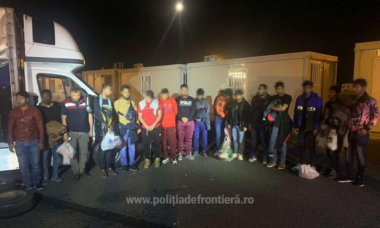 <em>Hír szerkesztése</em> Két kamionban 27 migránst találtak a nagylaki határőrök