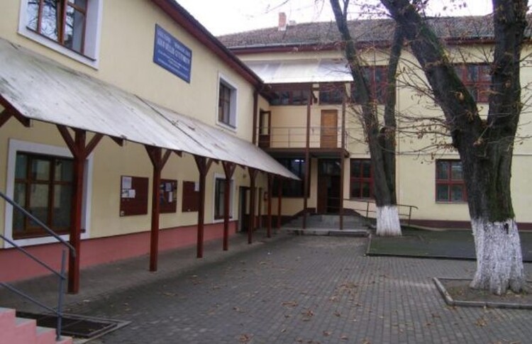 <em>Hír szerkesztése</em> Ajtót mutattak a német iskola diákjait megbetegítő cégnek