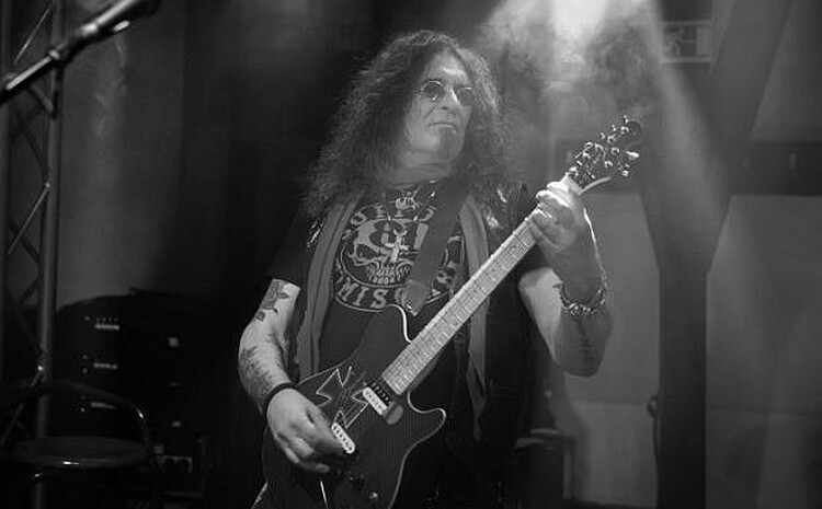 <em>Hír szerkesztése</em> Elhunyt a Cargo alapító-frontembere, Adi Bărar