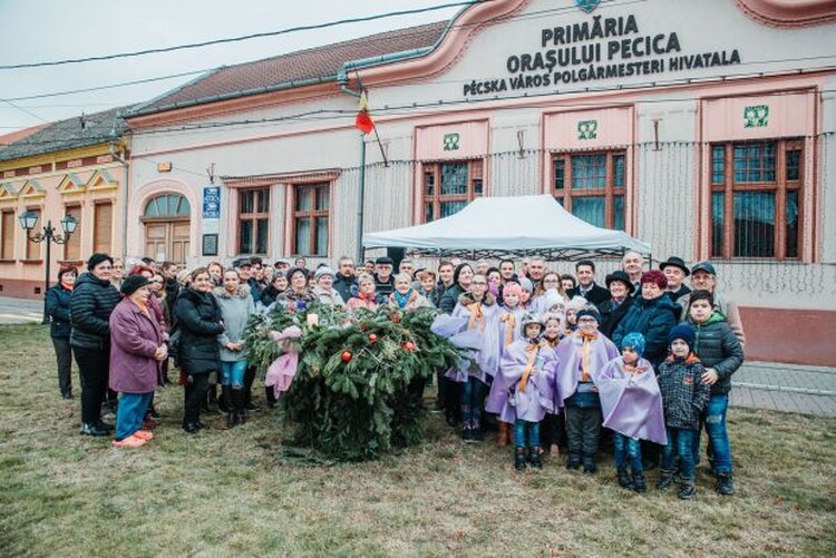 <em>Hír szerkesztése</em> Adventi gyertyagyújtás Pécskán