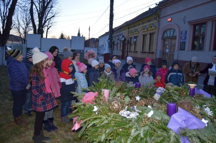 <em>Hír szerkesztése</em> Ünnepélyes adventi gyertyagyújtás Pécskán