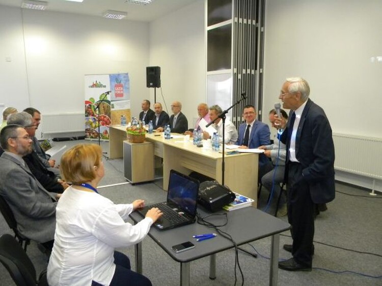 <em>Hír szerkesztése</em> Hasznot hoz majd a gazdáknak a Nemzeti Agrárkamarai Tagság [AUDIÓ]