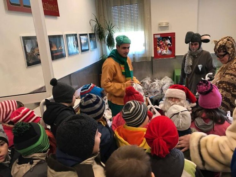 <em>Hír szerkesztése</em> Közel ötszáz gyereket ajándékozott meg az AMISZ-Mikulás