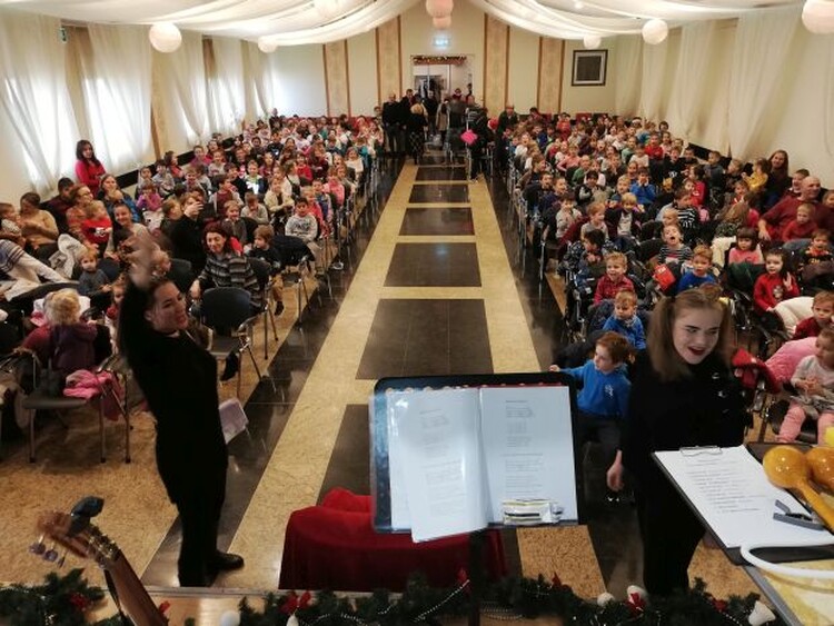 <em>Hír szerkesztése</em> Idén is eljött az AMISZ-Mikulás [AUDIÓ]