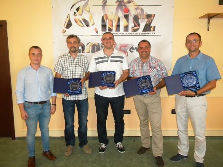 <em>Hír szerkesztése</em> A volt elnököket jutalmazta az AMISZ [AUDIÓ]