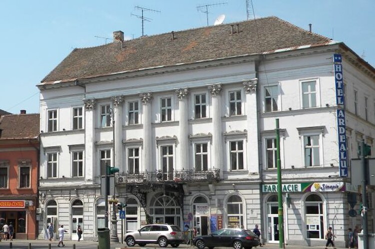 <em>Hír szerkesztése</em> Eladhatják az egykori Fehér Kereszt Szállót