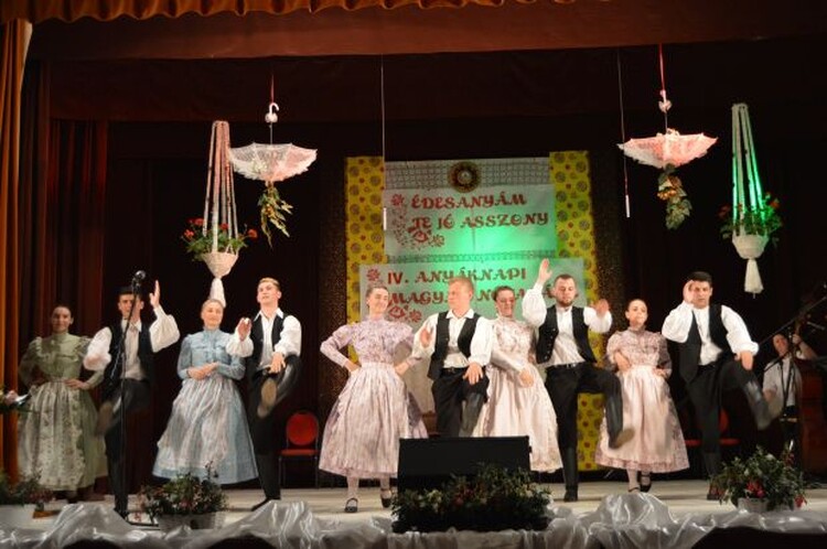 <em>Hír szerkesztése</em> Határtalan összefogás a Pécskai Magyar Közösségi Házért