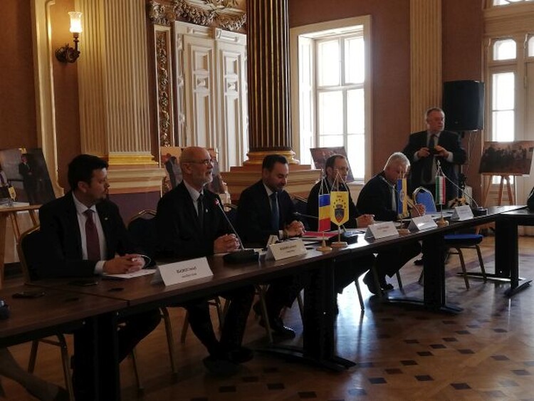 <em>Hír szerkesztése</em> Az idei programokról egyeztetett Arad és Pécs [AUDIÓ]