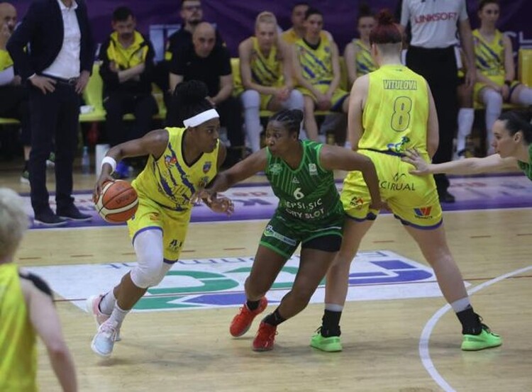 <em>Hír szerkesztése</em> Életben tartotta bajnoki esélyeit az aradi női kosárcsapat