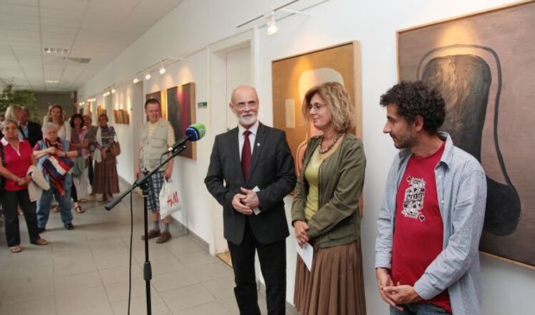 <em>Hír szerkesztése</em> Aradi kortárs festő kiállítása Budapest-Hegyvidéken