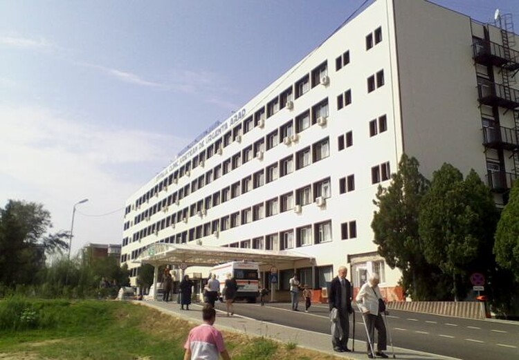 <em>Hír szerkesztése</em> Két hétre kiürítik a kórházakat