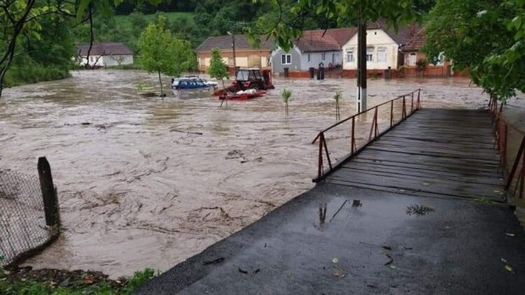 <em>Hír szerkesztése</em> Ötven háztartást sújtott az árvíz, öt személyt kimenekítettek