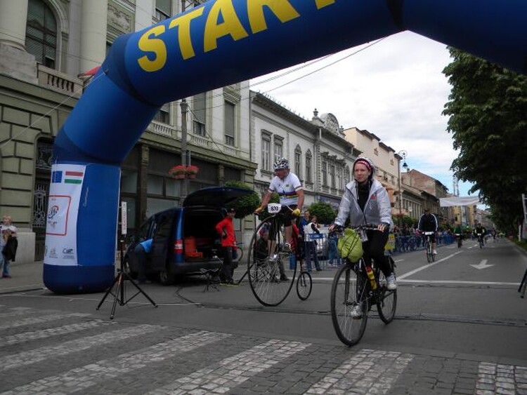 <em>Hír szerkesztése</em> A román határrendészek szigorítása keresztbe tesz a Szupermaratonnak